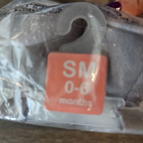 Luvable Friends Baby Booties Unisex Infants Moccasin Shoes Gray Size 0-6 Months - Picture 11 of 12